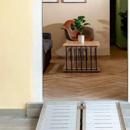 Apartment Privilege With Private Yard & Parking Athens