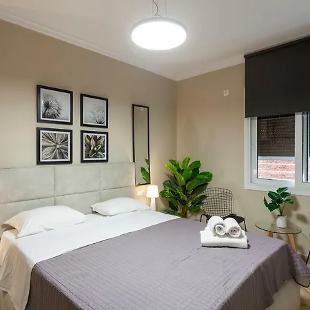 Apartment Privilege With Private Yard & Parking