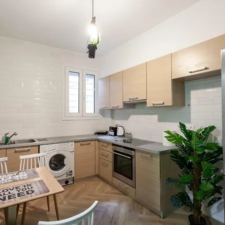 Privilege With Private Yard & Parking * Athens